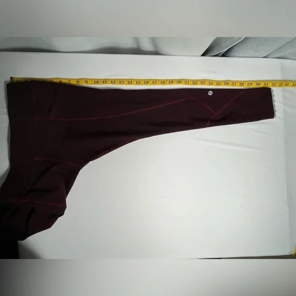 Lululemon Women’s Tight Stuff II-Reflective Details on Bottom of Leggings-Size 8 - Picture 10 of 12